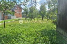 Karlovac, Švarča, building land 1612 m2 in a quiet location