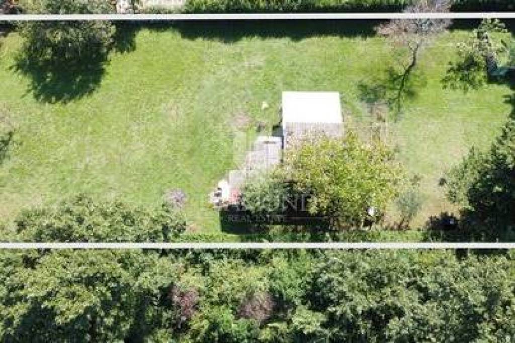 Parenzo – terreno esclusivo 1.265 m², a 500 m dal mare