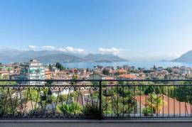 Panoramawohnung mit Terrasse mit Seeblick