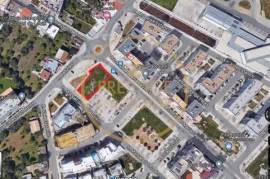 Terreno destinado a construção urbana habitacional com 23 fogos e uma loja, situado na Urbanização de Vale de Ras em Loulé
