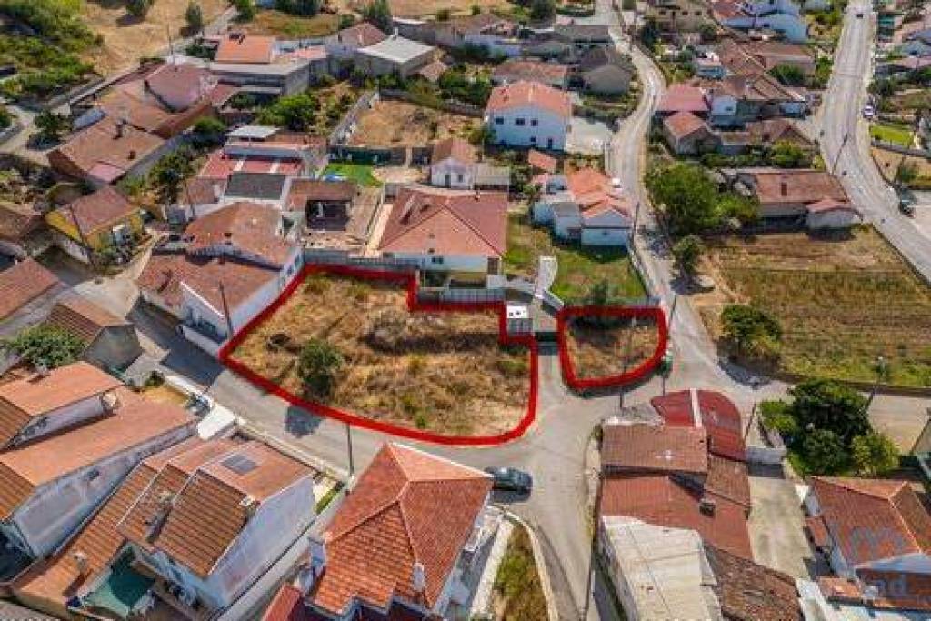 Terreno em Parceiros e Azoia de 725,00 m²