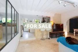 Superb House Not far from the Coast