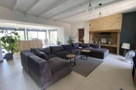 Detached House and Garden with Swimming Pool