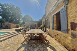 Detached House and Garden with Swimming Pool