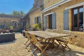 Detached House and Garden with Swimming Pool
