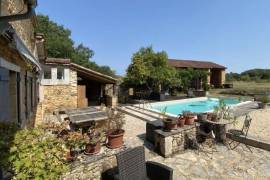 Detached House and Garden with Swimming Pool