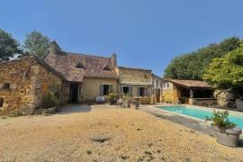 Detached House and Garden with Swimming Pool