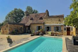 Detached House and Garden with Swimming Pool