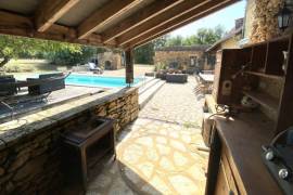 Detached House and Garden with Swimming Pool