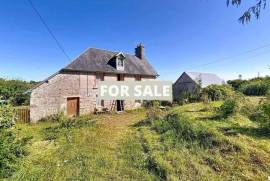 Detached Country House with Outbuilding