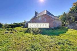 Detached Country House with Outbuilding