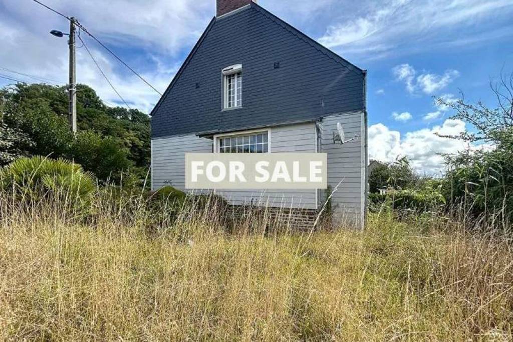 House with Garage and Garden by the Coast
