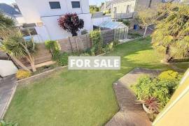 Lovely Family Home in Coastal Town