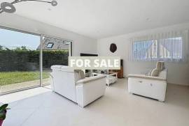 Detached House and Garden in Coastal Resort
