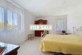 Detached House and Garden in Coastal Resort