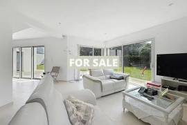 Detached House and Garden in Coastal Resort