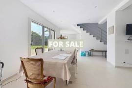 Detached House and Garden in Coastal Resort