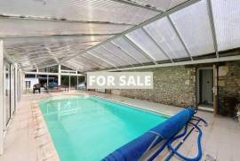 Detached Country House with Swimming Pool