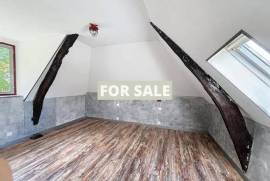 Detached Country House with Swimming Pool