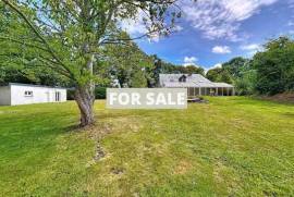 Detached Country House with Swimming Pool