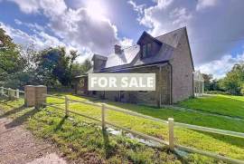 Detached Country House with Swimming Pool