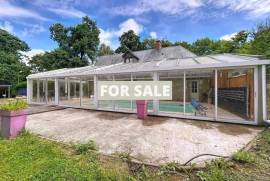 Detached Country House with Swimming Pool