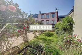Large House with Garden by the Coast