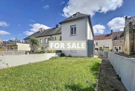 Traditional House with Garden