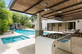 Casa Sunset: Resort-Style Entertainer's Retreat with Pool in Hacienda Pinilla, Costa Rica