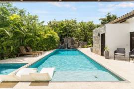 Casa Sunset: Resort-Style Entertainer's Retreat with Pool in Hacienda Pinilla, Costa Rica