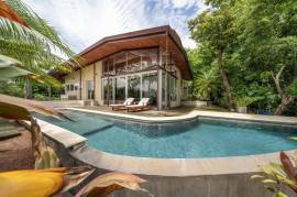 Casa Gracia: Luxury Jungle Retreat with Infinity Pool in Rancho Villareal, Tamarindo