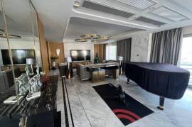Le Raffine Sukhumvit 24 - Lagre Three Bedroom with Privete pool in Phrom Phrong Prime Location.