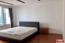 Siri Residence - Spacious 3-Bedroom Condo with Stunning Views - Prime Location