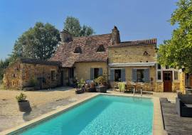 Superbe cottage de caractere avec grand salon moderne et ouvert, 4 chambres, 3 salles de bains et piscine.