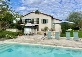 MONPAZiER: Maisond de plain-pied, piscine et jardin avec vue