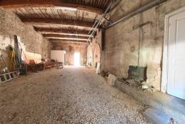 6 room, 242m2 Vineyard residence for sale in Saint thibery - 450 000 € *