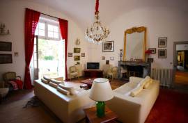 25 room, 1000m2 Castle for sale in Lezignan la cebe - 990 000 € *