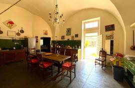 25 room, 1000m2 Castle for sale in Lezignan la cebe - 990 000 € *