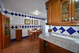 HUGE FAMILY HOME WITH 7 BEDROOMS, POOL, GARAGE AND VIEWS IN LOS MONTESINOS