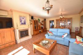 HUGE FAMILY HOME WITH 7 BEDROOMS, POOL, GARAGE AND VIEWS IN LOS MONTESINOS