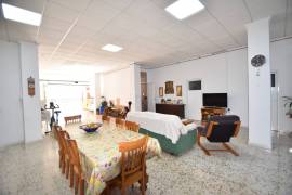 HUGE FAMILY HOME WITH 7 BEDROOMS, POOL, GARAGE AND VIEWS IN LOS MONTESINOS