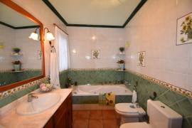 HUGE FAMILY HOME WITH 7 BEDROOMS, POOL, GARAGE AND VIEWS IN LOS MONTESINOS
