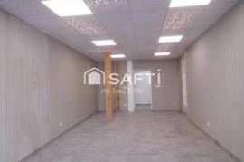 Local commercial 62 m2, Centre Ville de Nantua, avec grandes vitrines,