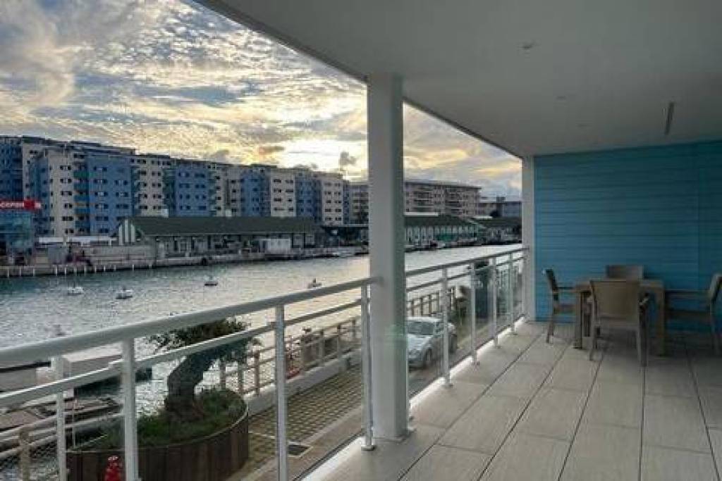 Beautiful 2 bedroom apartment in Marina Club, Gibraltar