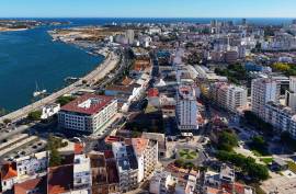 2 Bedroom Apartment with Privileged Location Next to the Riverside Area in Portimão