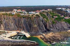 Rustic land with 48000 m2 at 3 km Arrifana beach - Aljezur