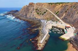 Rustic land with 48000 m2 at 3 km Arrifana beach - Aljezur