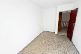 Apartamento T3 em Monte Abraão com Arrecadação