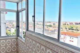 Apartamento T3 em Monte Abraão com Arrecadação