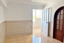 Apartamento T3 em Monte Abraão com Arrecadação